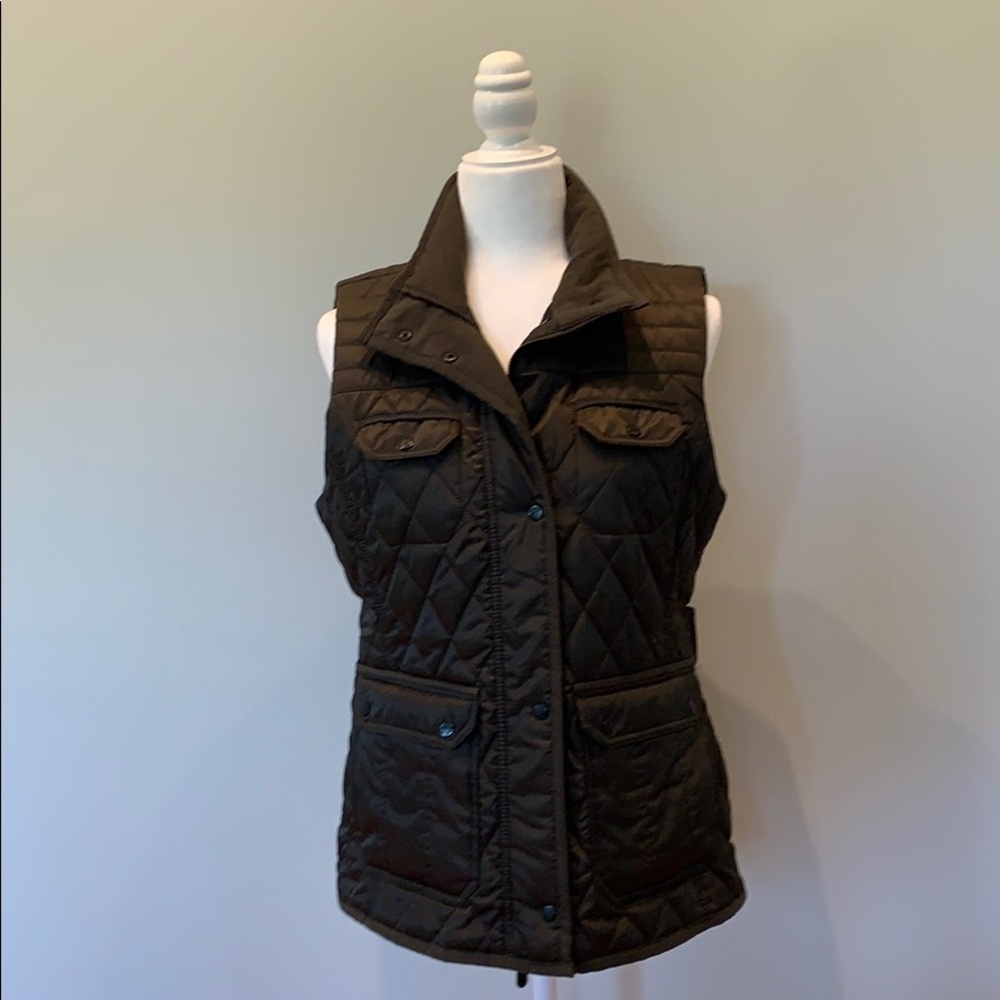 Vince Camuto olive green quilted lined vest